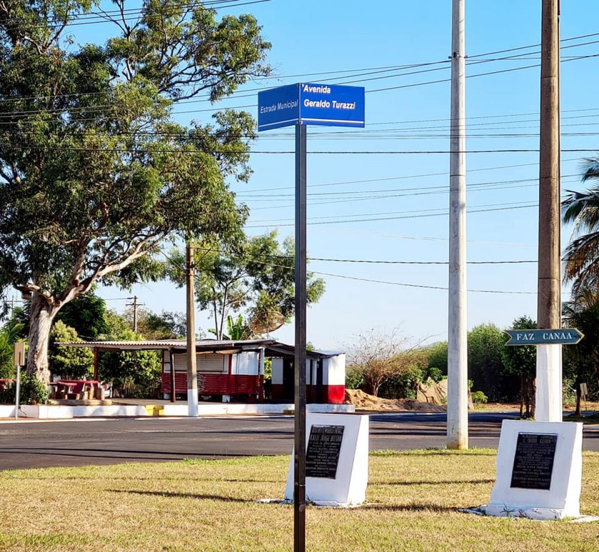 PLACAS DE IDENTIFICAÇÃO DAS RUAS DO DISTRITO INDUSTRIAL FORAM INSTALADAS