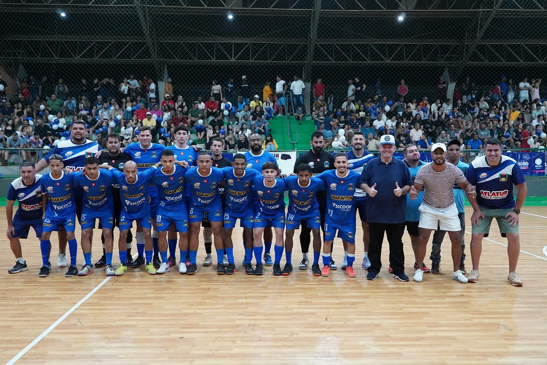 Foto do time de Futsal bicampeão da Copa Record
